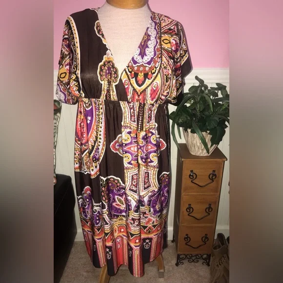 Cristina Love, medium, multi colored, very light weight, thin - Picture 1 of 7